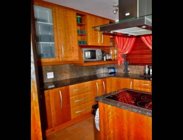 4 BEDROOM APARTMENT FOR SALE IN BROEDERSTROOM